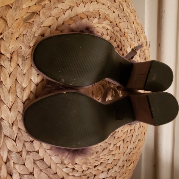 Fluffy Heels - Picture 3 of 4